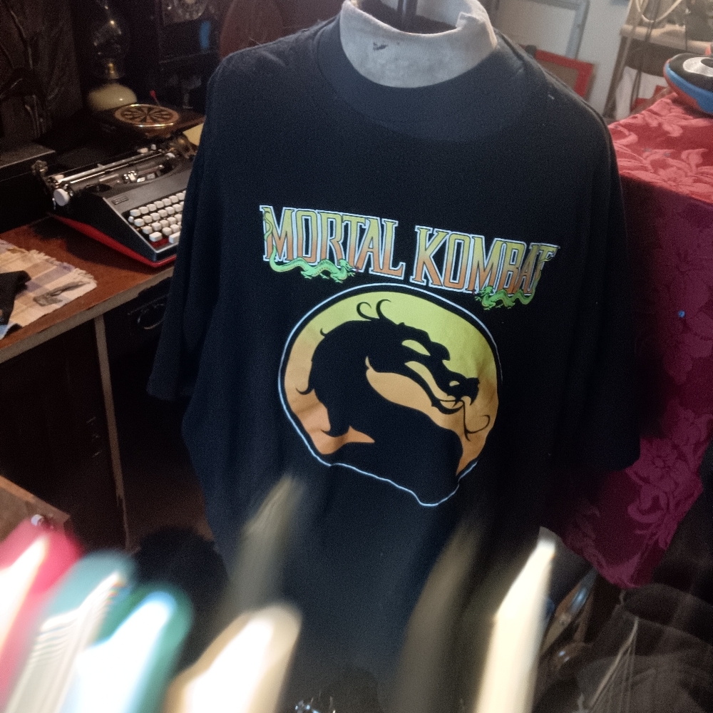 T-shirt with mortal Kombat logo on it the original